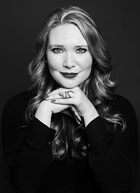 Photo of author: Sarah J. Maas