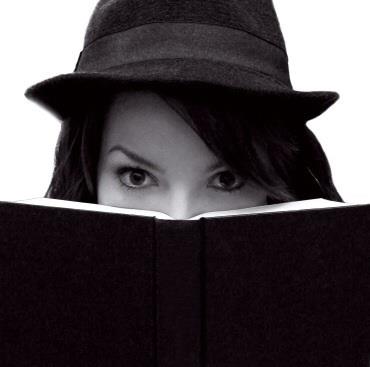 Photo of author: Lynette Noni